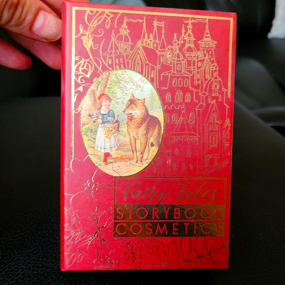 Storybook Cosmetics Other - Red reading hud story book cosmetics